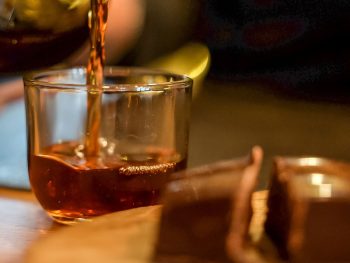 Torró de ratafia amb xocolata negra